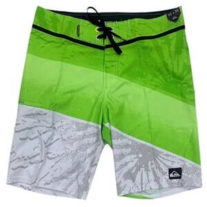 Quiksilver Men's Boardshorts Inclined 20" Surf Swimming Trunk in Green Gecko